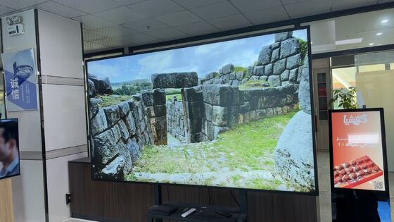 86-calowy 2000nits 4K Wielki IP55 wodoodporny telewizor zewnętrzny